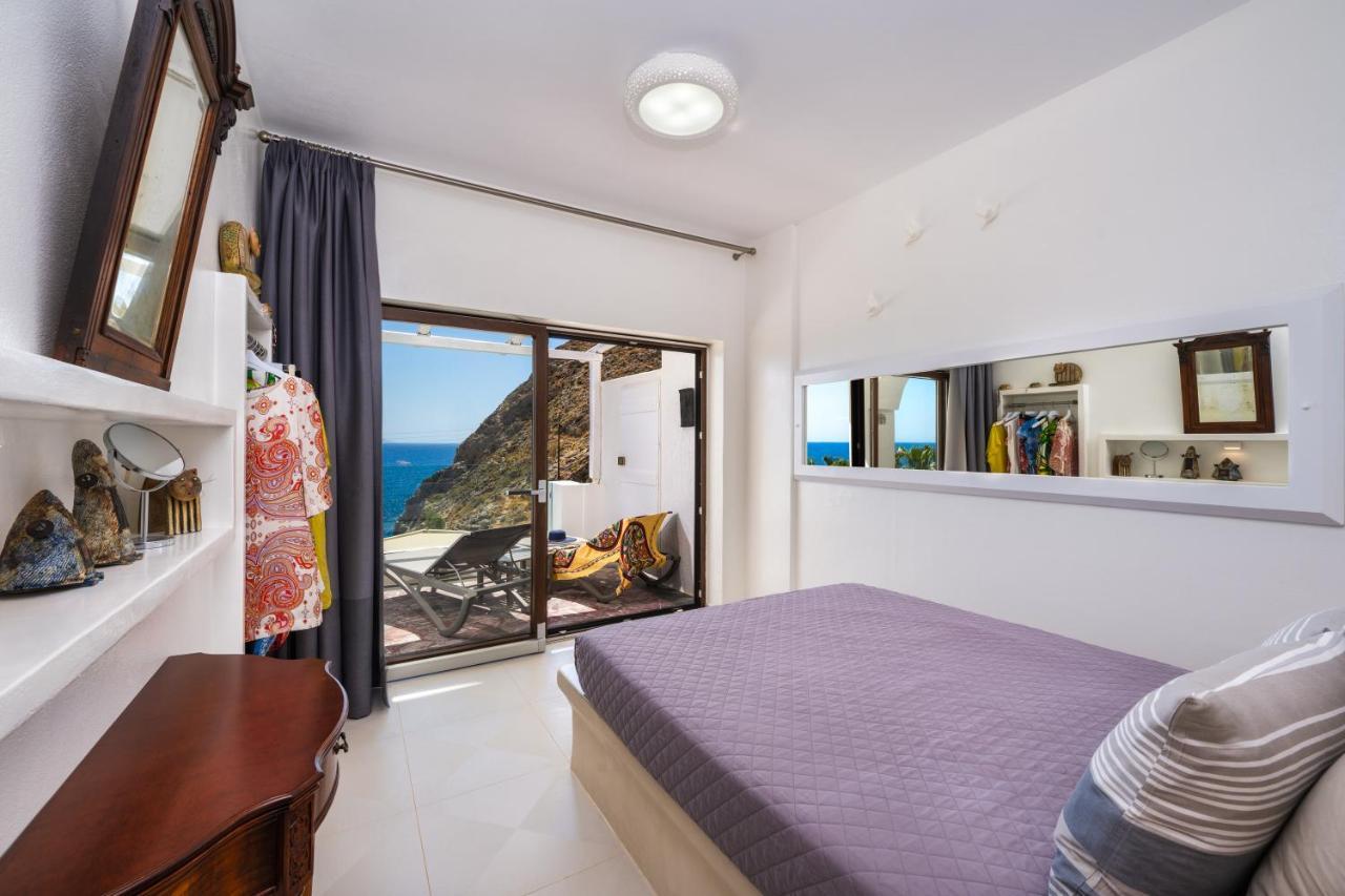 Moschatos Beach House Kamari  Ngoại thất bức ảnh