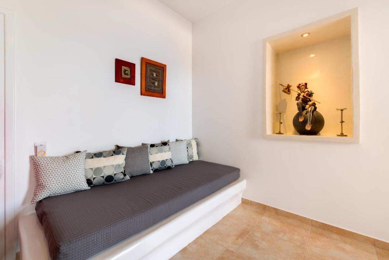 Moschatos Beach House Kamari  Ngoại thất bức ảnh