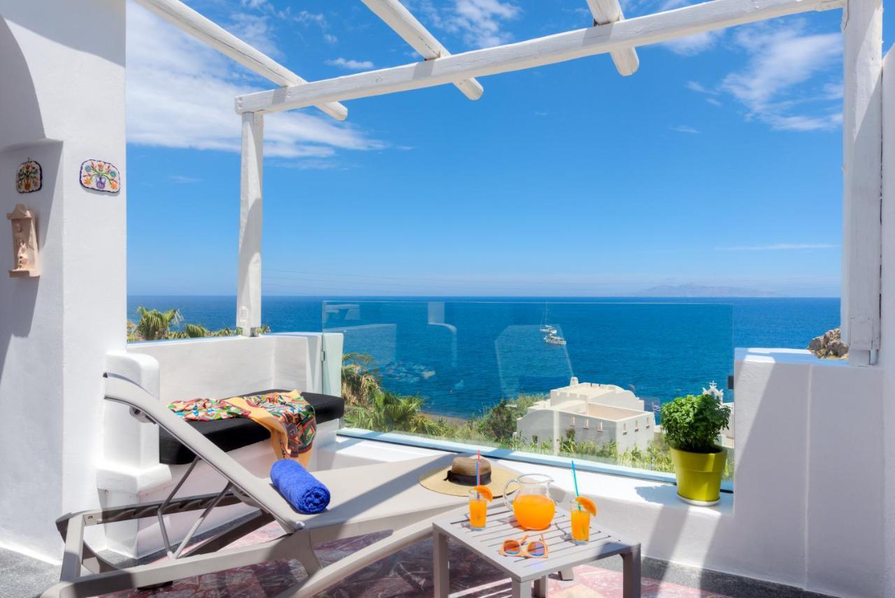 Moschatos Beach House Kamari  Ngoại thất bức ảnh