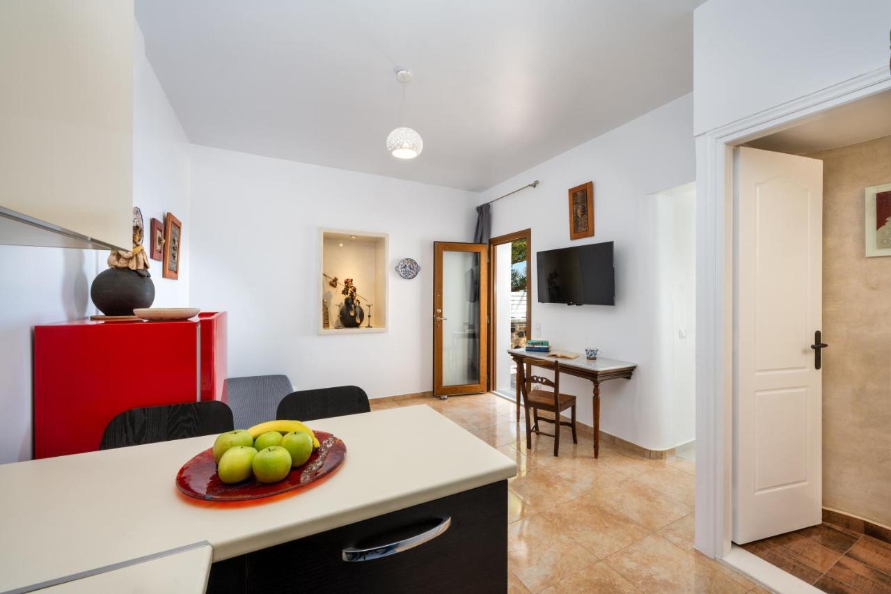 Moschatos Beach House Kamari  Ngoại thất bức ảnh