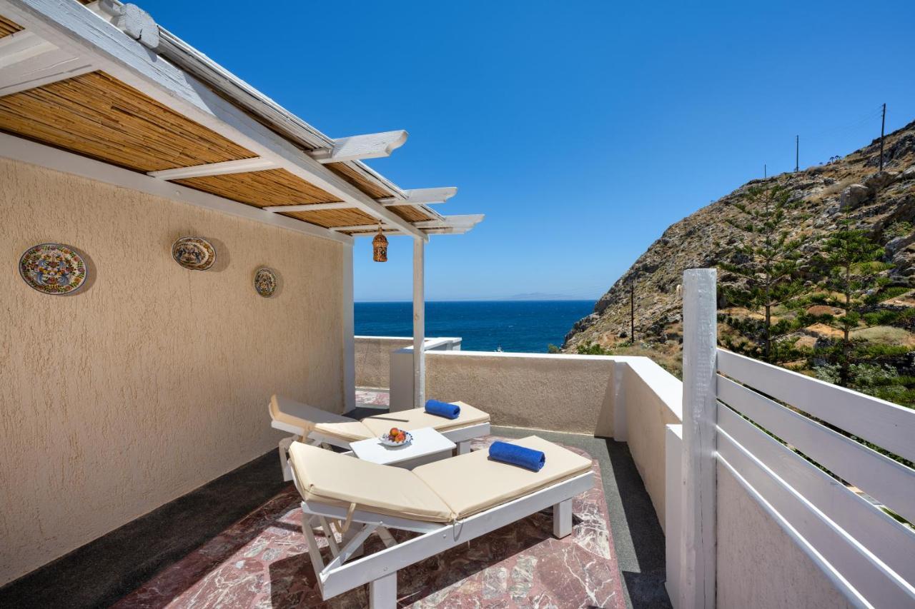 Moschatos Beach House Kamari  Ngoại thất bức ảnh