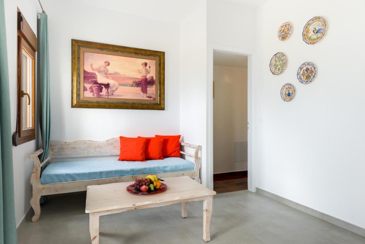 Moschatos Beach House Kamari  Ngoại thất bức ảnh