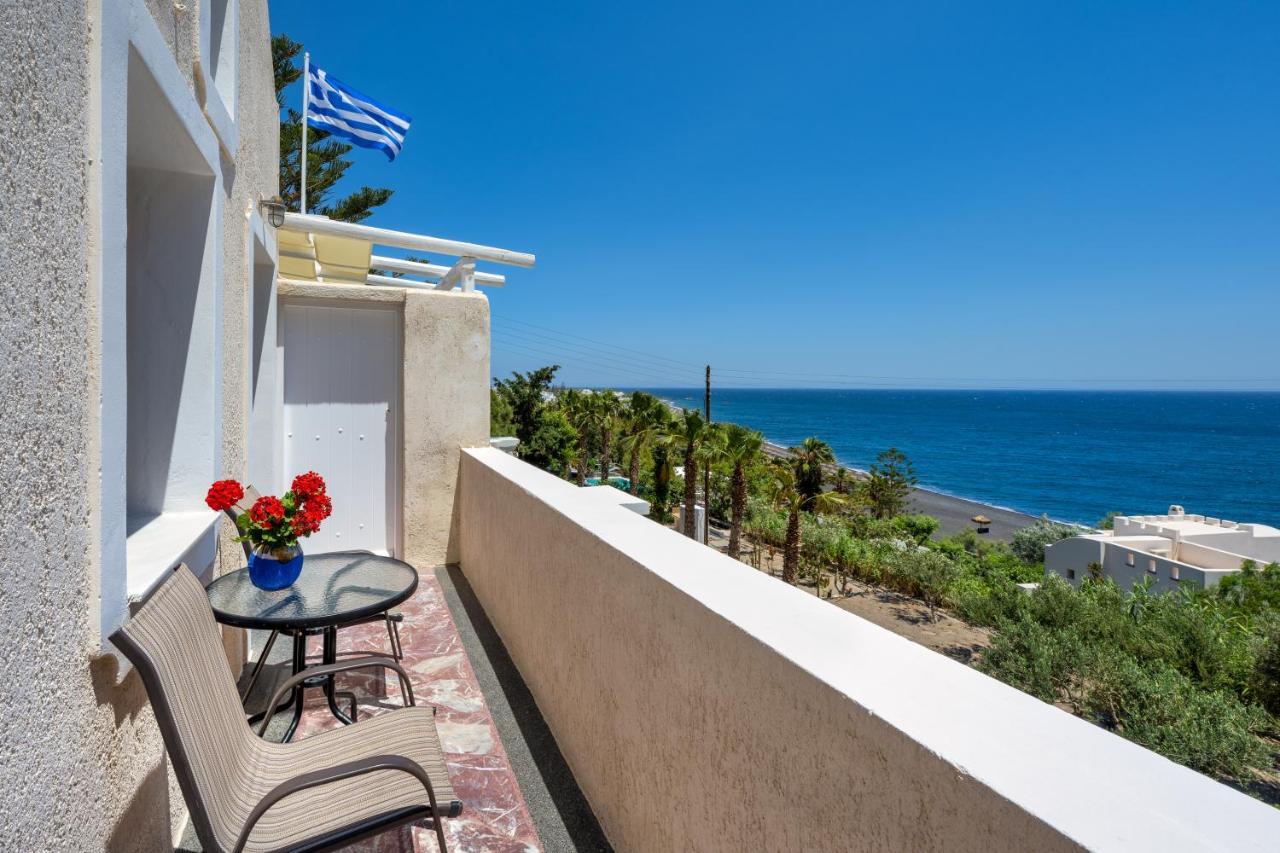 Moschatos Beach House Kamari  Ngoại thất bức ảnh