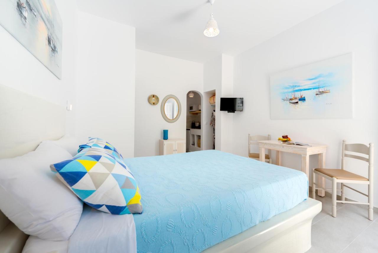 Moschatos Beach House Kamari  Ngoại thất bức ảnh