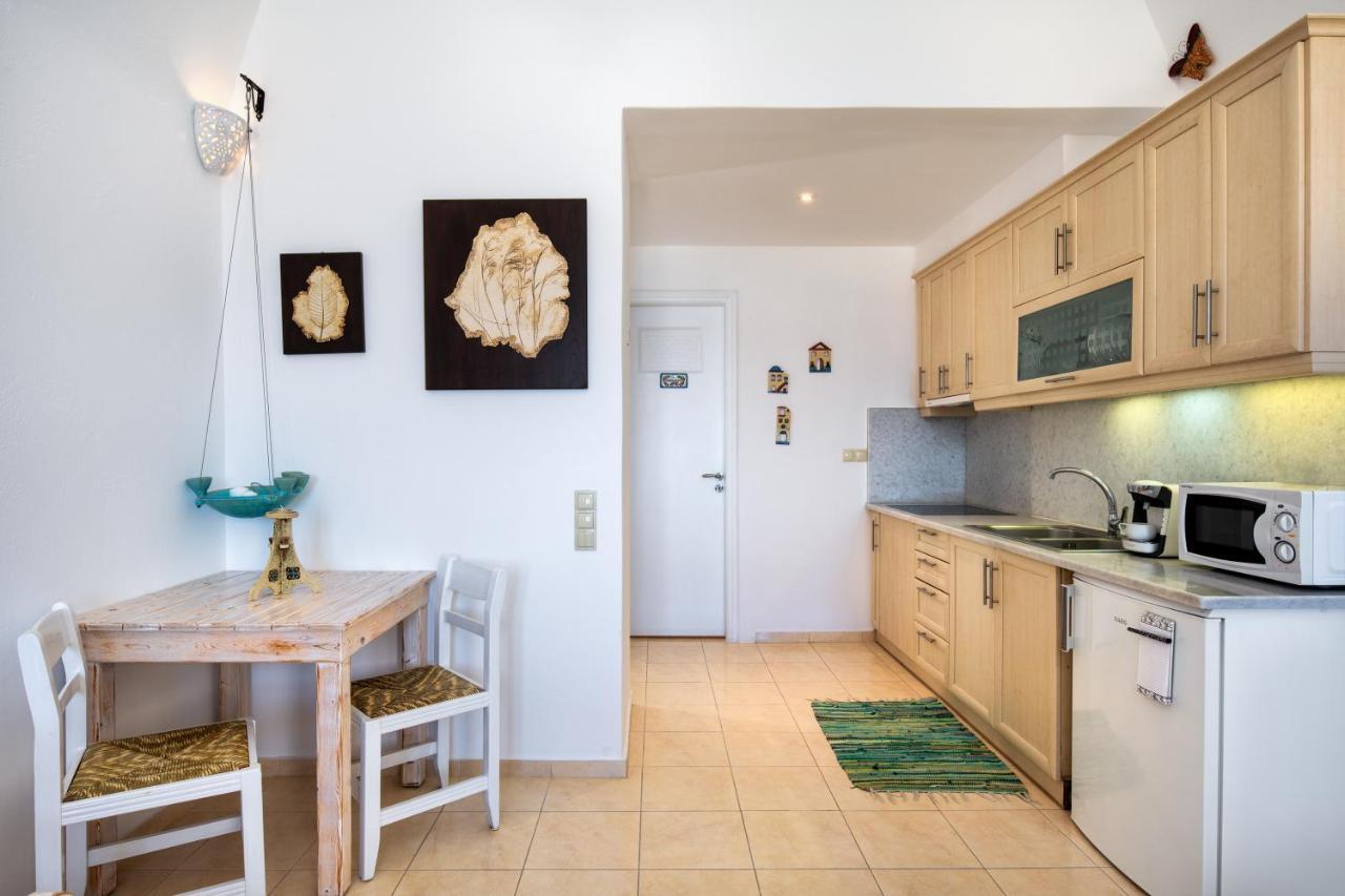Moschatos Beach House Kamari  Ngoại thất bức ảnh