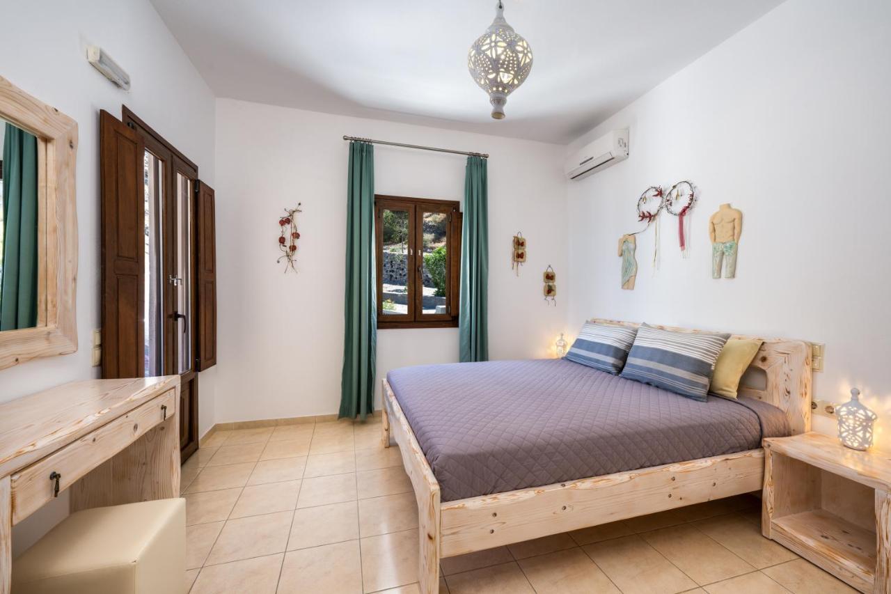 Moschatos Beach House Kamari  Ngoại thất bức ảnh