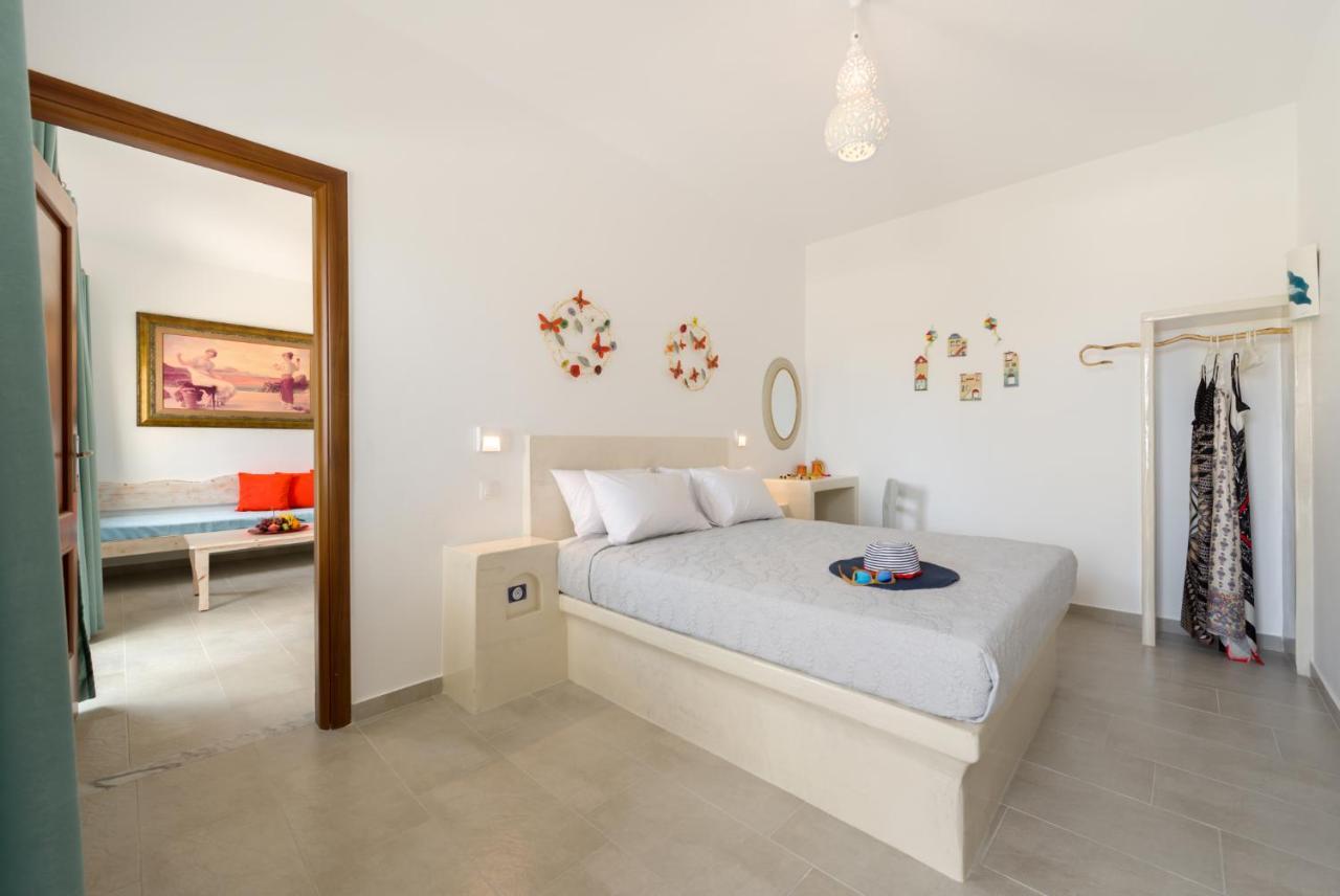 Moschatos Beach House Kamari  Ngoại thất bức ảnh