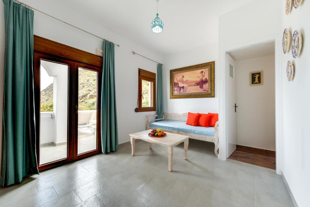 Moschatos Beach House Kamari  Ngoại thất bức ảnh