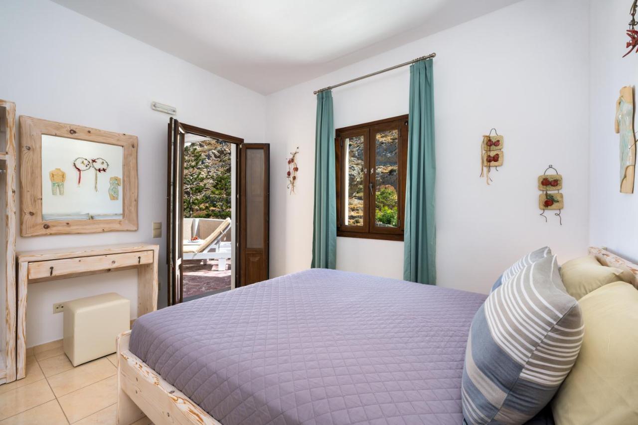 Moschatos Beach House Kamari  Ngoại thất bức ảnh