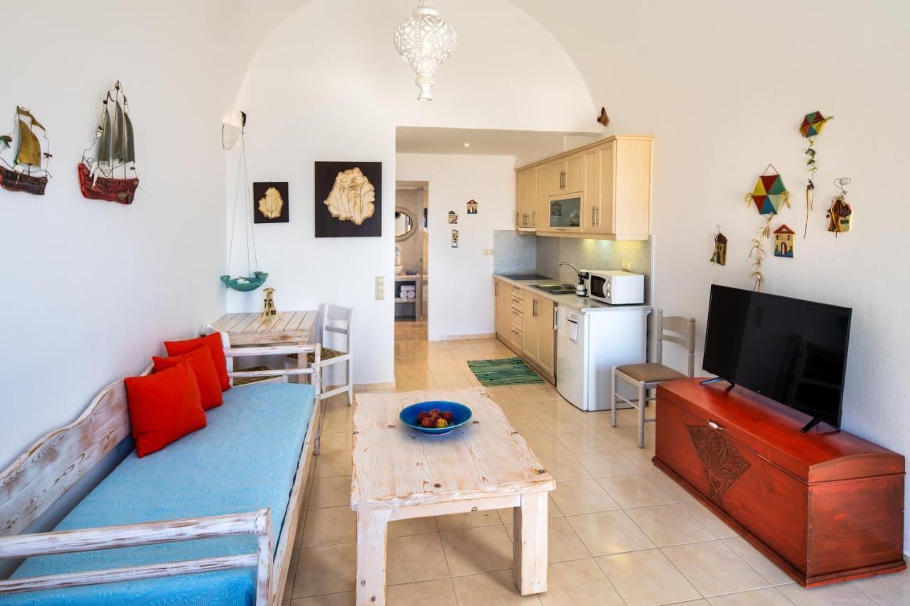 Moschatos Beach House Kamari  Ngoại thất bức ảnh