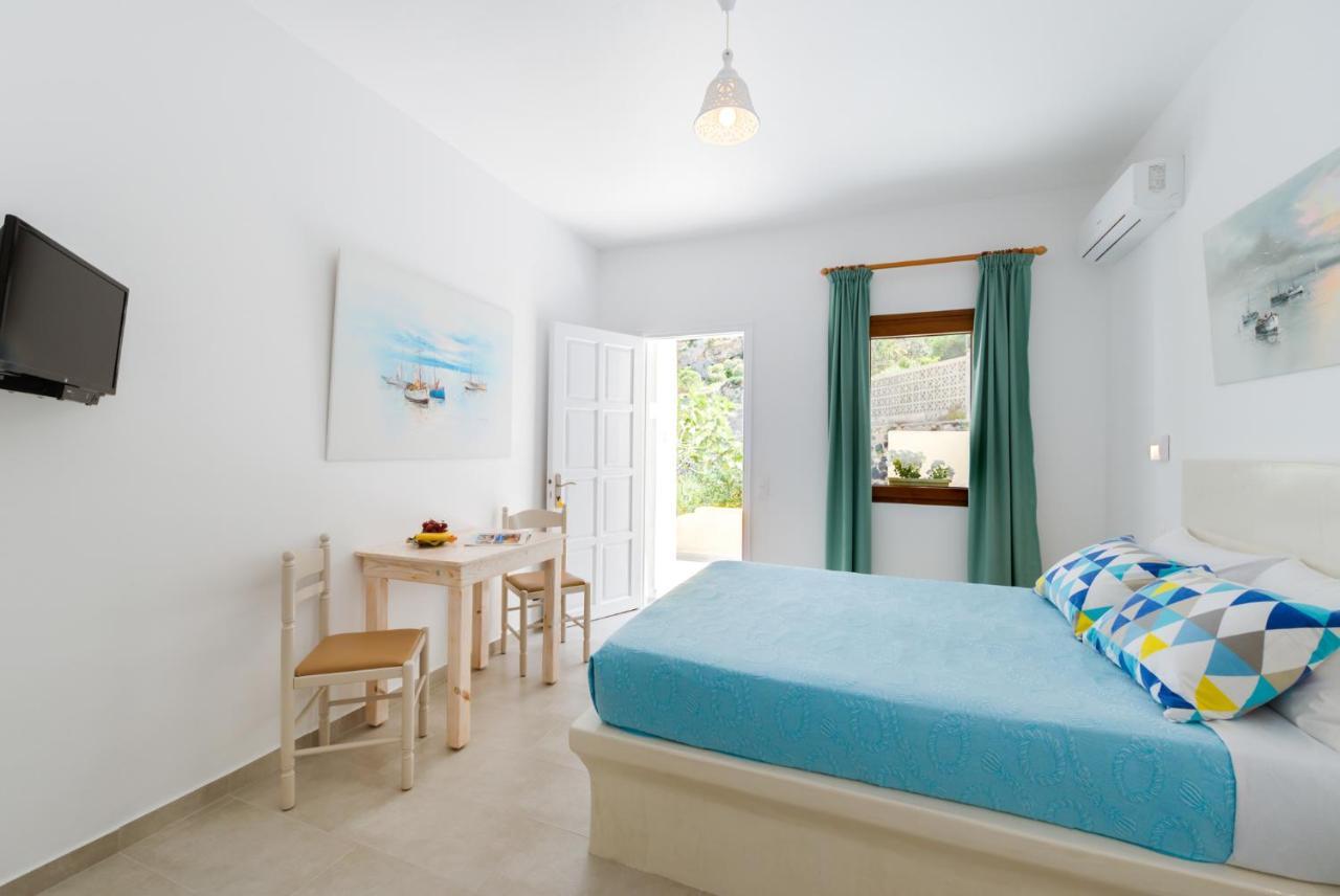 Moschatos Beach House Kamari  Ngoại thất bức ảnh