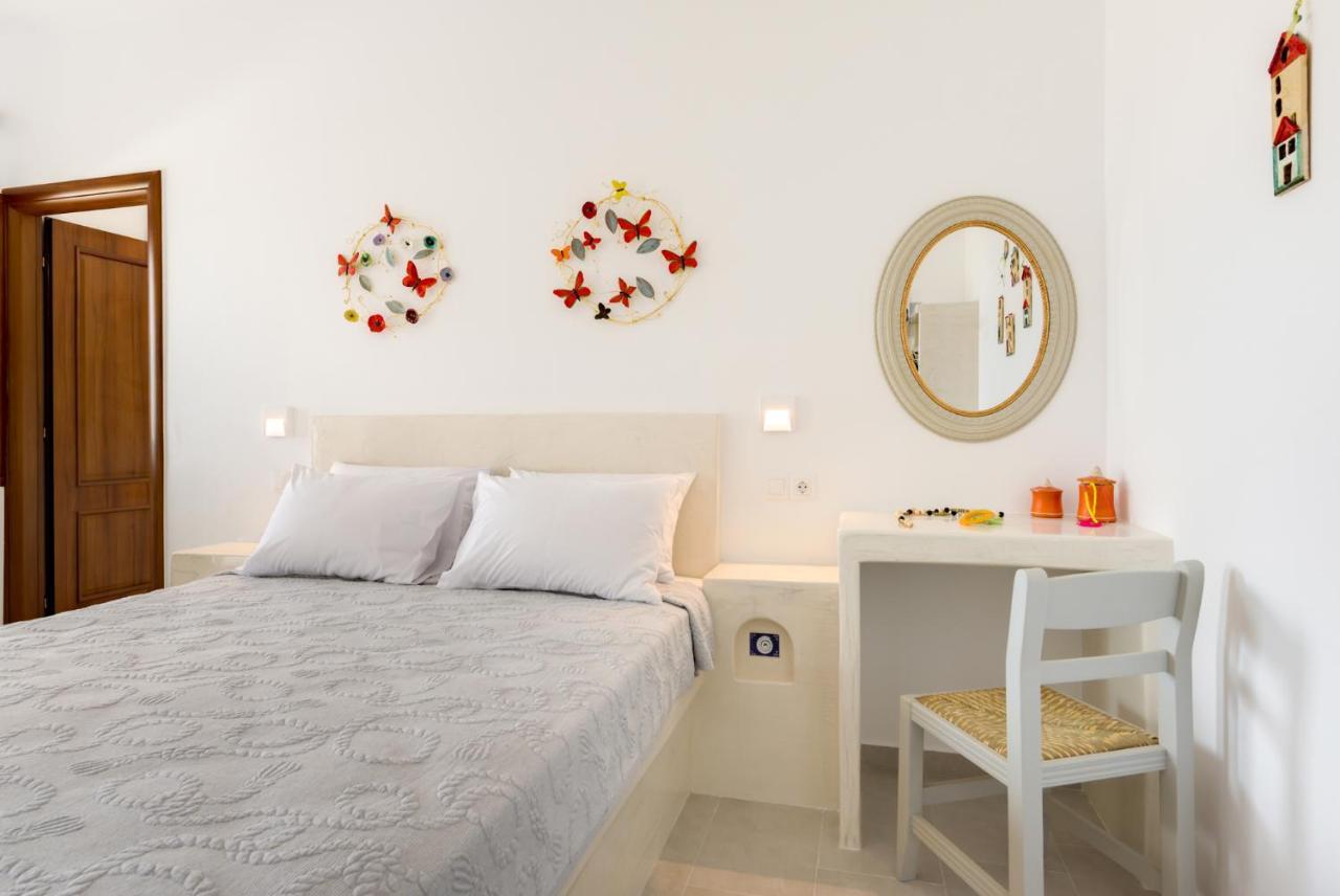 Moschatos Beach House Kamari  Ngoại thất bức ảnh