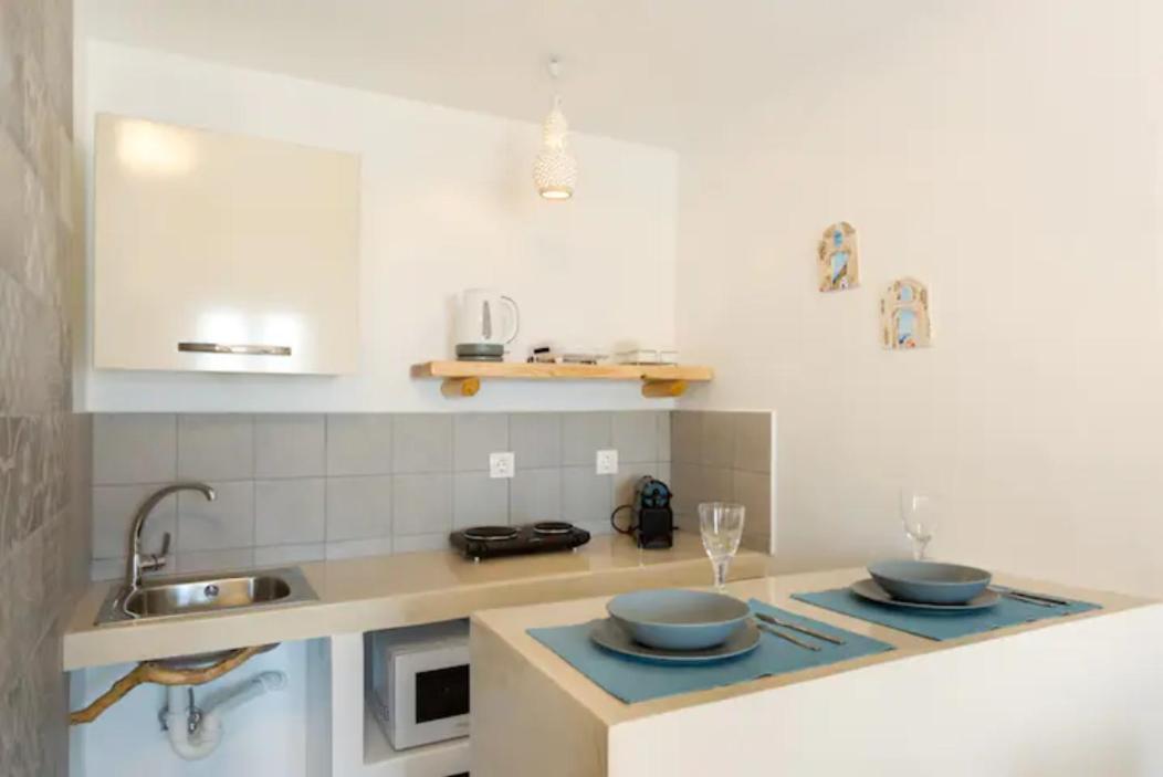 Moschatos Beach House Kamari  Ngoại thất bức ảnh