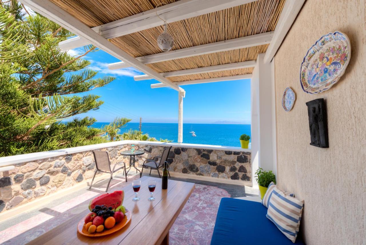 Moschatos Beach House Kamari  Ngoại thất bức ảnh