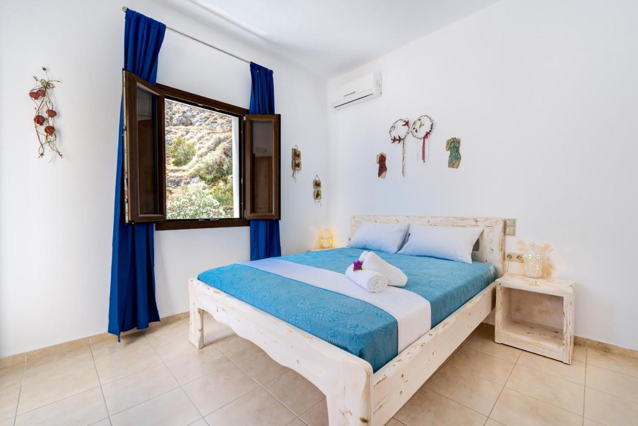 Moschatos Beach House Kamari  Ngoại thất bức ảnh