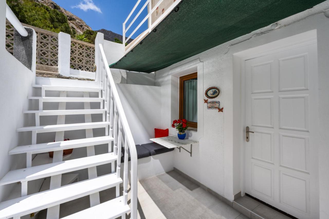 Moschatos Beach House Kamari  Ngoại thất bức ảnh