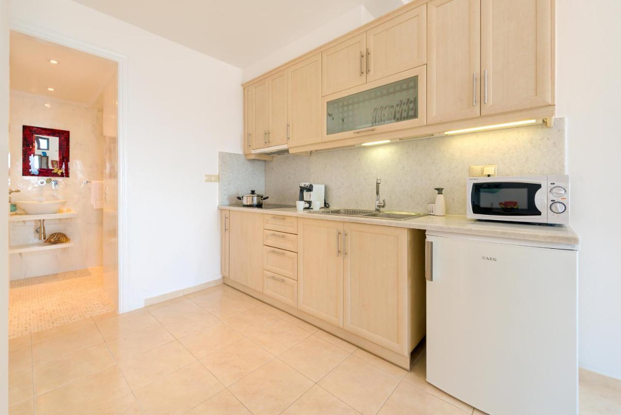 Moschatos Beach House Kamari  Ngoại thất bức ảnh