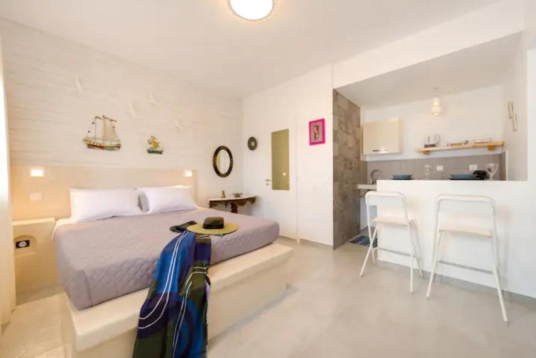 Moschatos Beach House Kamari  Ngoại thất bức ảnh