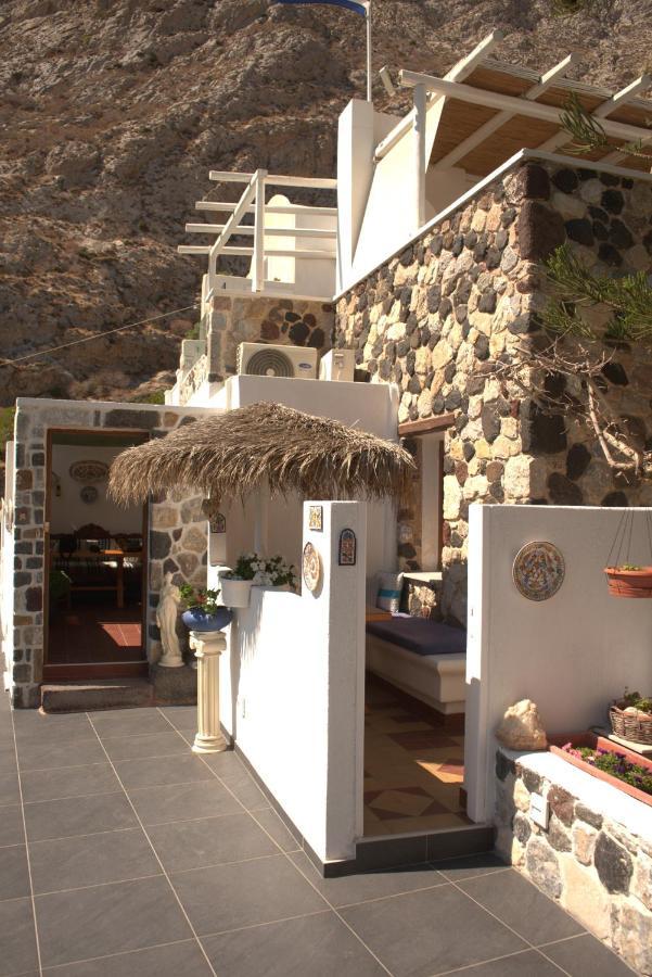Moschatos Beach House Kamari  Ngoại thất bức ảnh