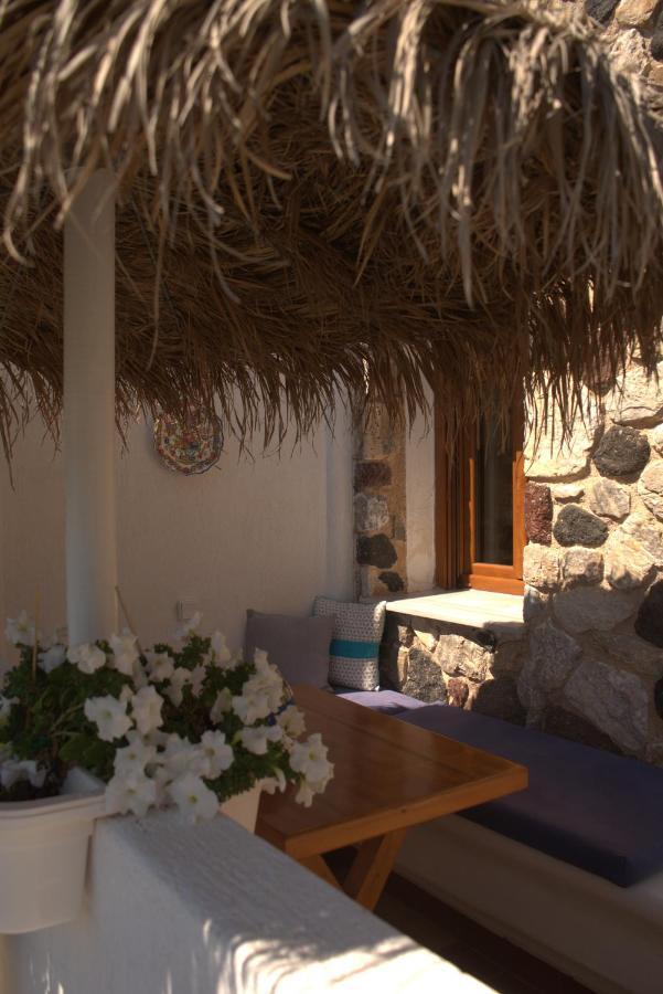 Moschatos Beach House Kamari  Ngoại thất bức ảnh