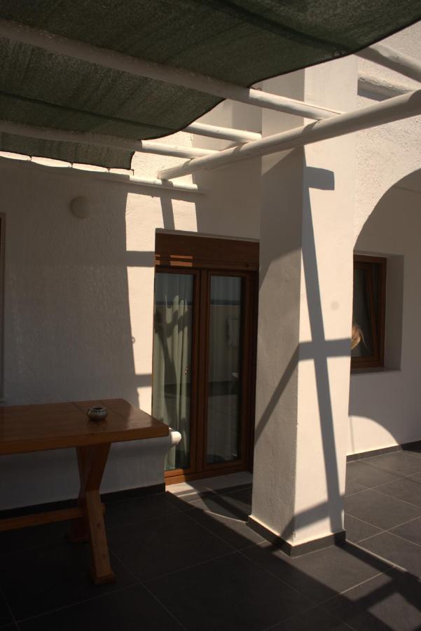 Moschatos Beach House Kamari  Ngoại thất bức ảnh