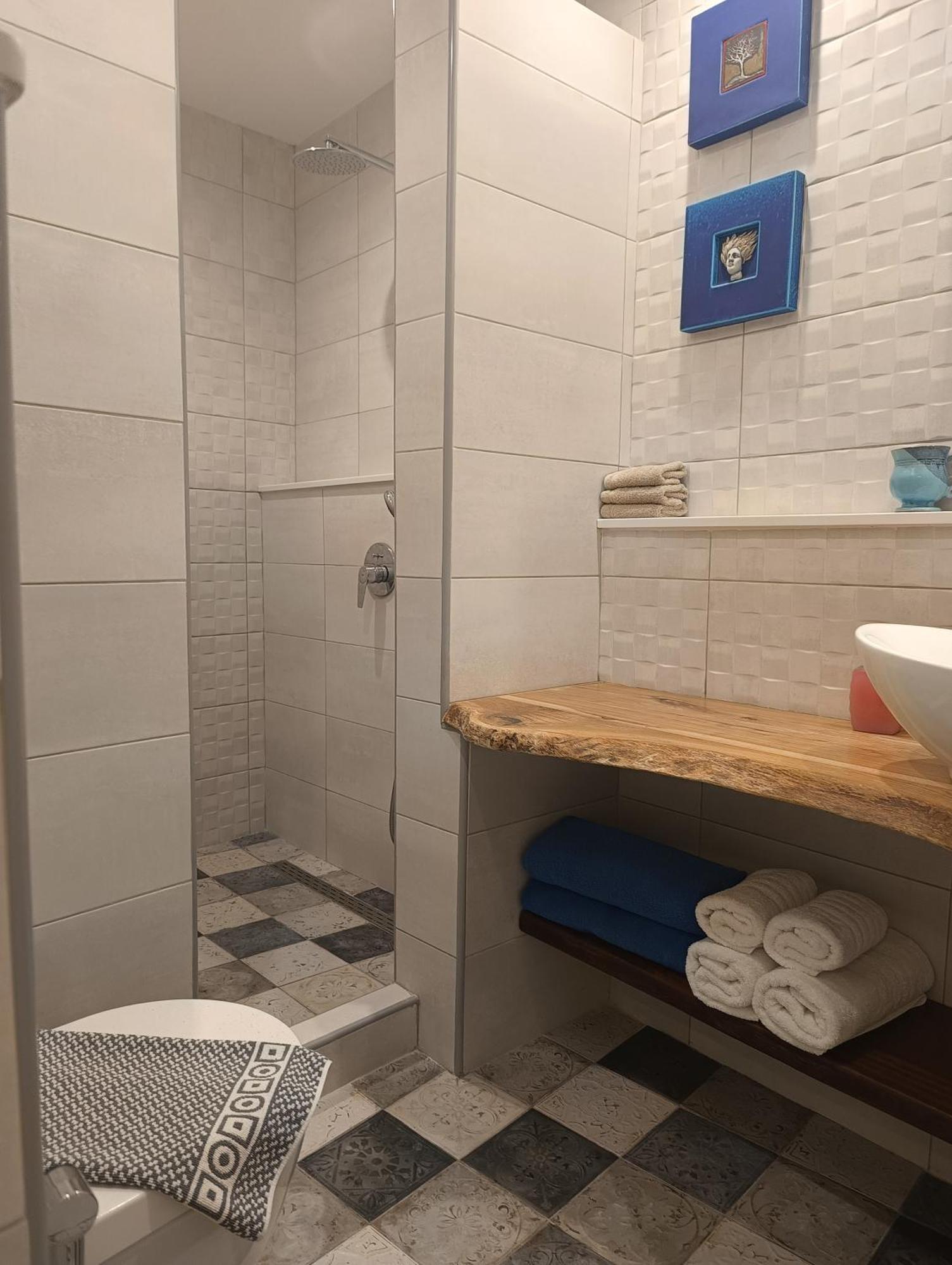 Moschatos Beach House Kamari  Phòng bức ảnh